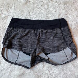 Lululemon low rise speed up shorts 2.5” lined
